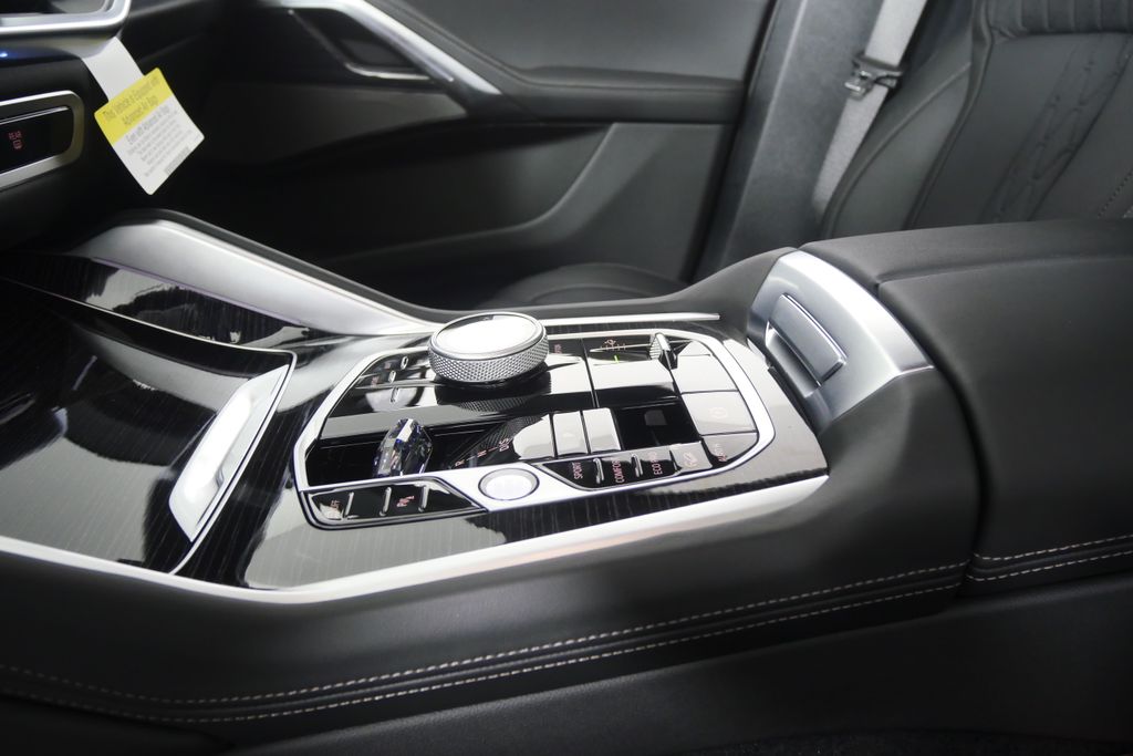 Thumbnail: 2027 BMW X6 - 20