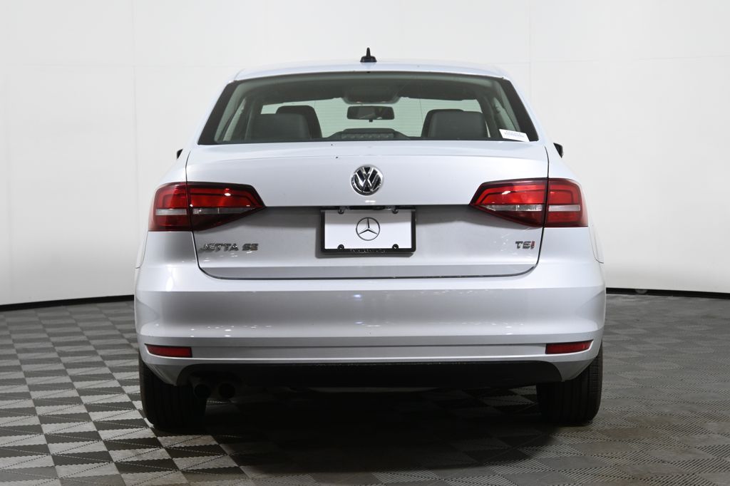 Thumbnail: 2017 Volkswagen Jetta - 9