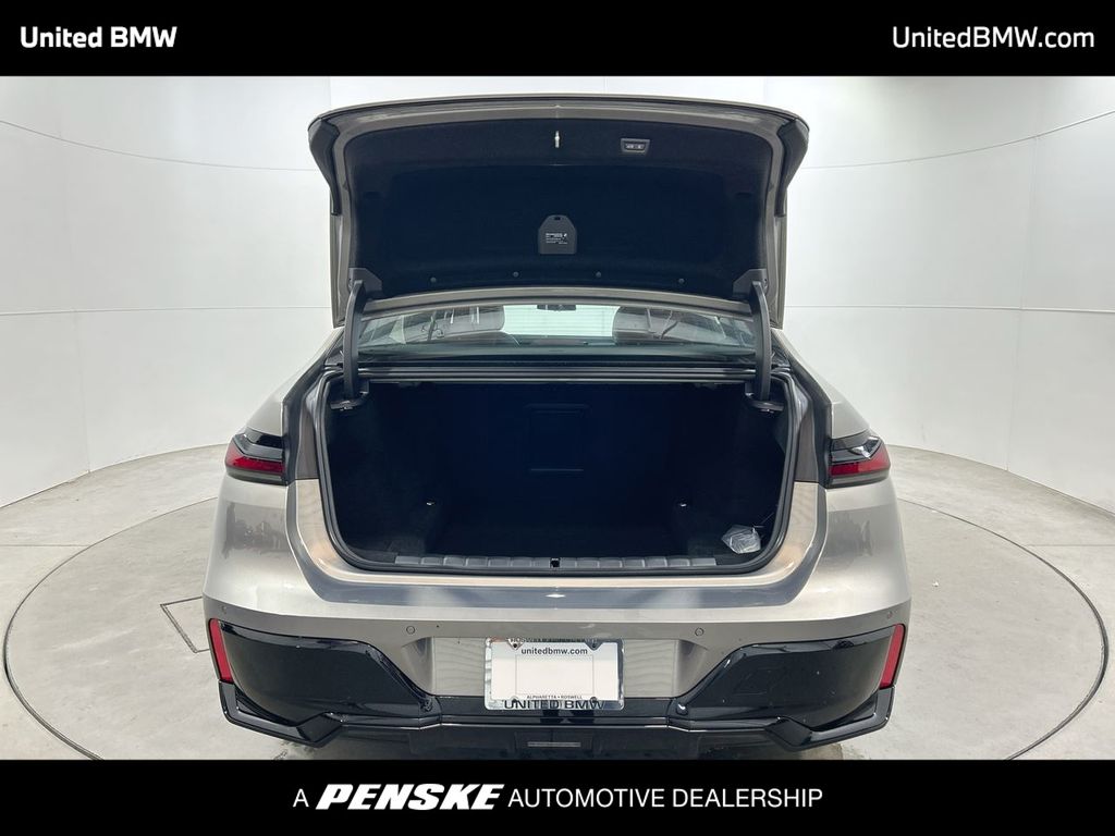 Thumbnail: 2026 BMW 7 Series - 22