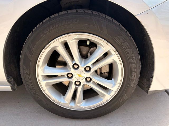 Used 2018 Silver Chevrolet LT image 4