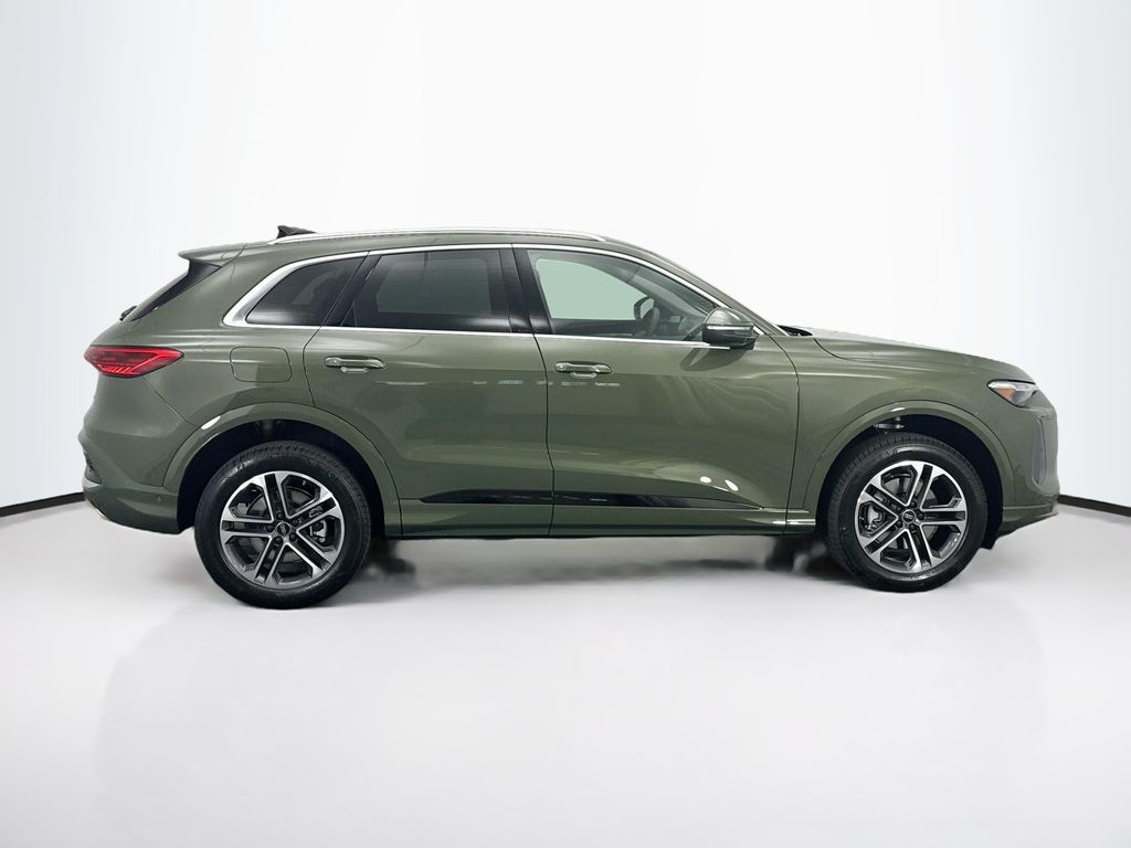 Thumbnail: 2025 Audi Q5 - 4