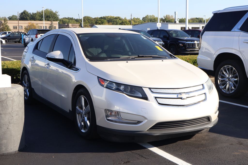 Thumbnail: 2014 Chevrolet Volt - 3