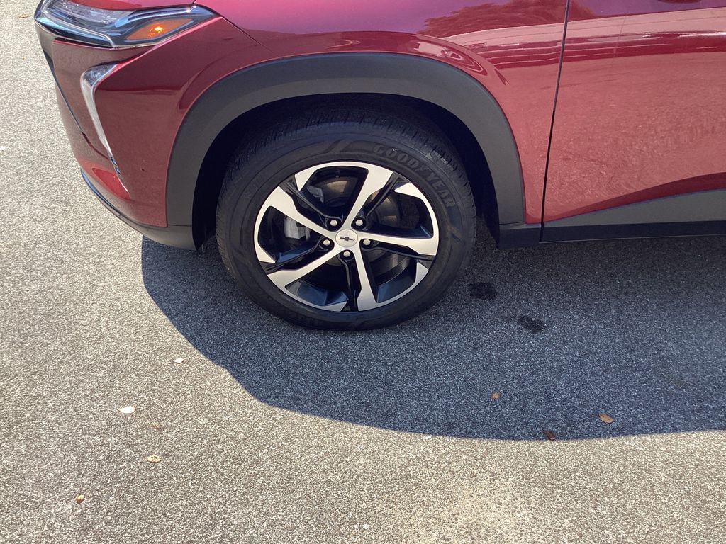 Used 2024 Chevrolet Trax SUV