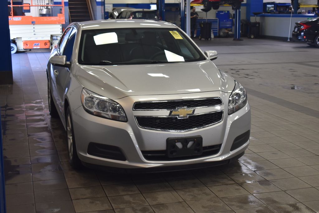 Thumbnail: 2013 Chevrolet Malibu - 3