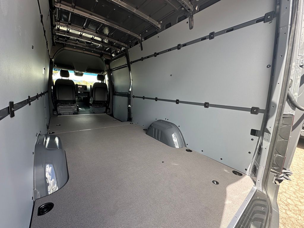 2024 Mercedes-Benz Sprinter 2500 Cargo 170 WB 23