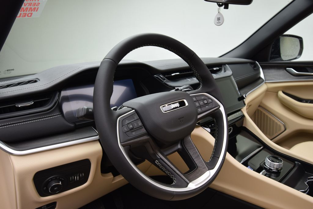 new 2026 Jeep Grand Cherokee car, priced at $48,485