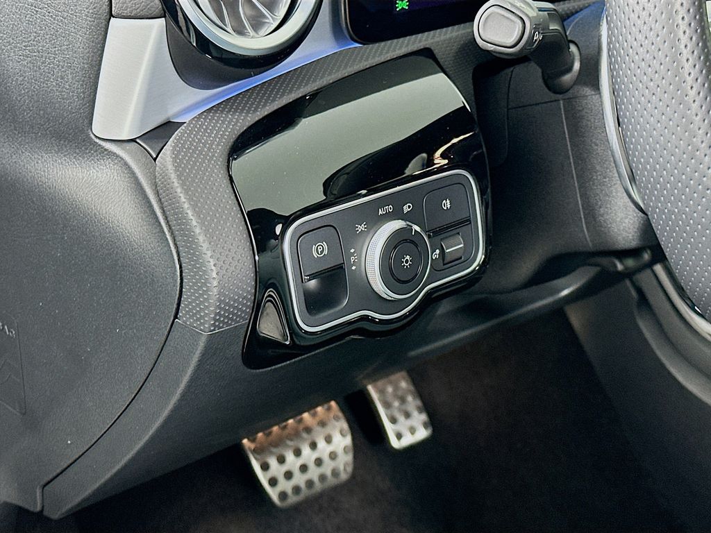 Thumbnail: 2025 Mercedes-Benz CLA - 10