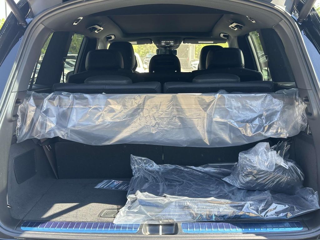 2025 Mercedes-Benz GLS 580 13