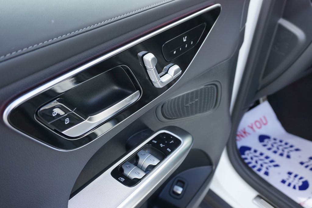 Thumbnail: 2025 Mercedes-Benz GLC - 22