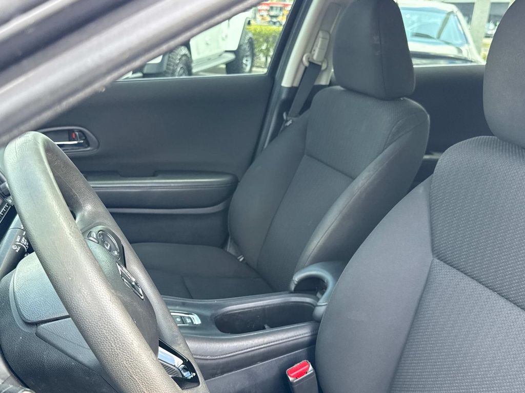 2017 Honda HR-V LX photo