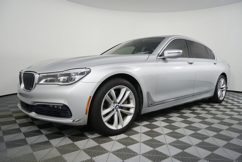 Thumbnail: 2017 BMW 7 Series - 8