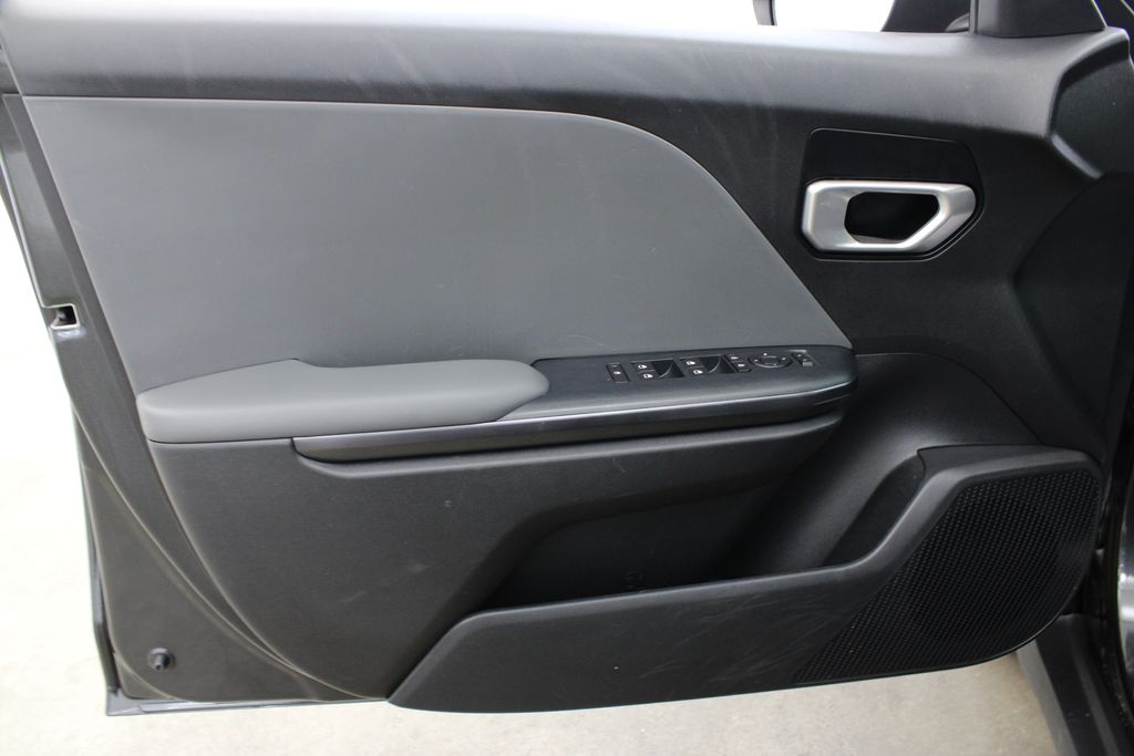used 2025 Kia K4 car