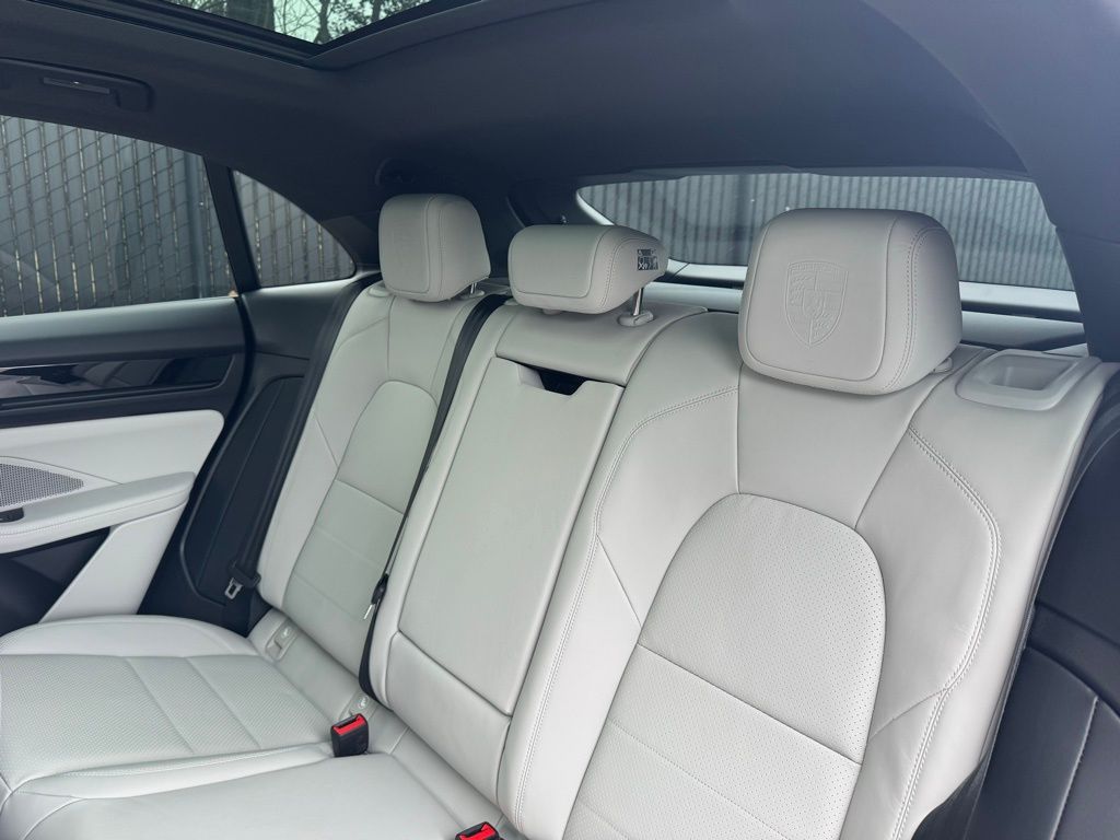 Thumbnail: 2025 Porsche Macan - 19