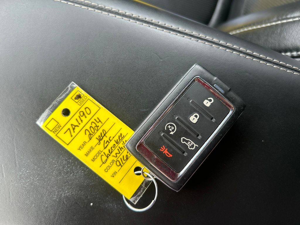 Used 2024 Jeep Grand Cherokee SUV