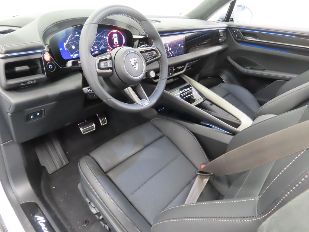 Thumbnail: 2025 Porsche Macan - 4