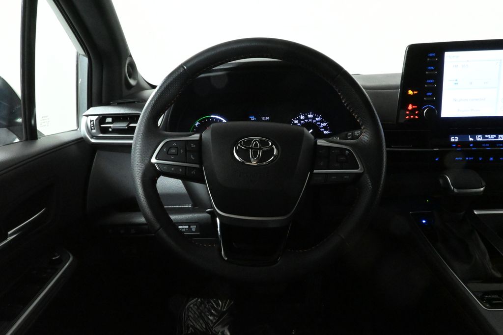 Thumbnail: 2021 Toyota Sienna - 18