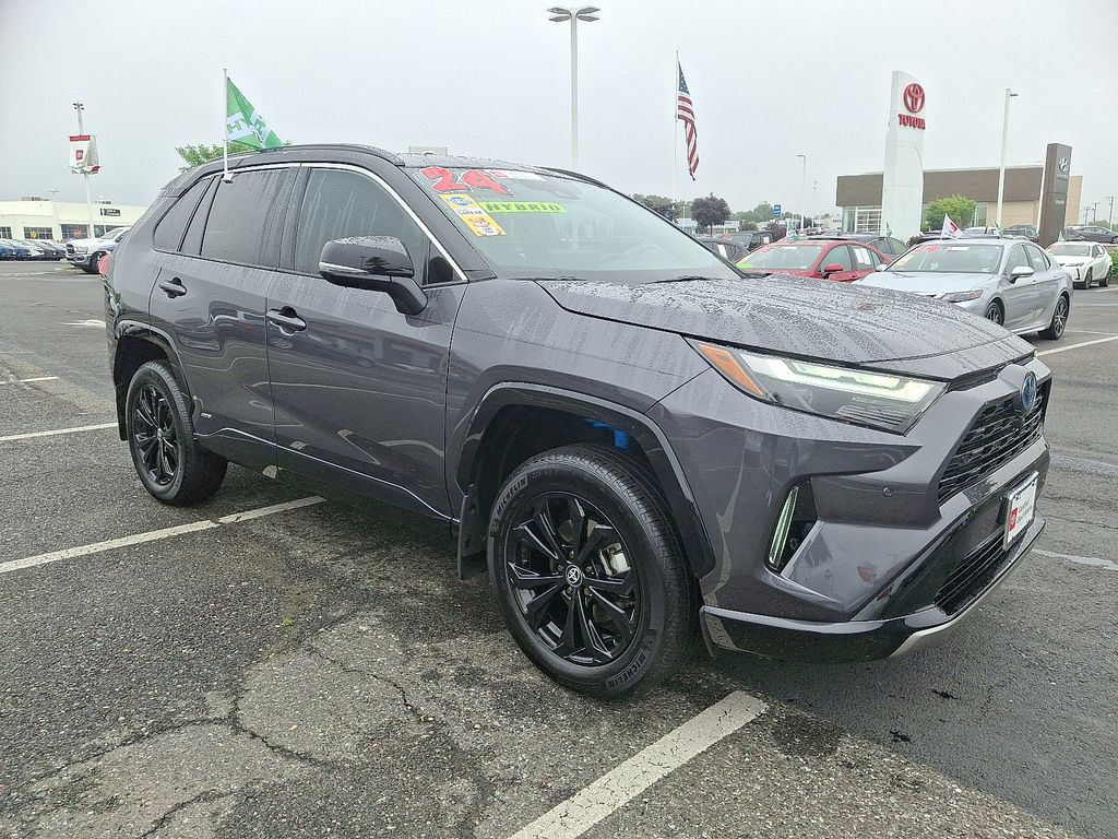 2024 Toyota RAV4 XSE 3