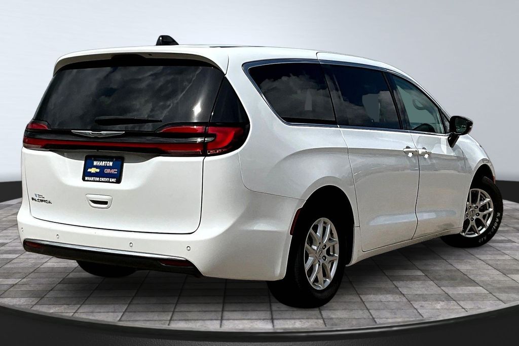 2024 Chrysler Pacifica Touring L - 6