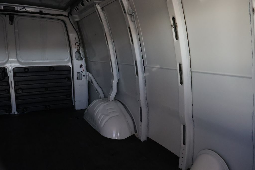 Thumbnail: 2022 Chevrolet Express - 32