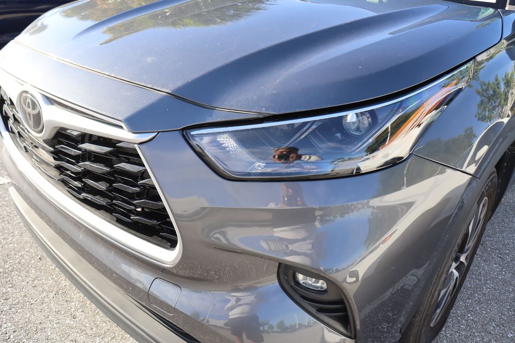 Thumbnail: 2023 Toyota Highlander - 3