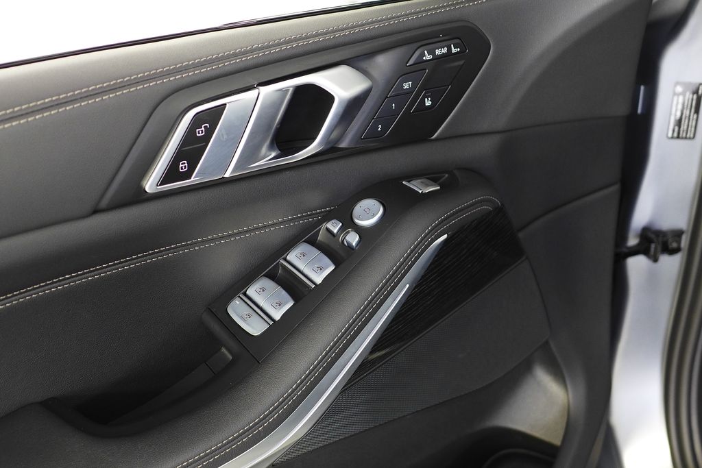 Thumbnail: 2024 BMW X7 - 12