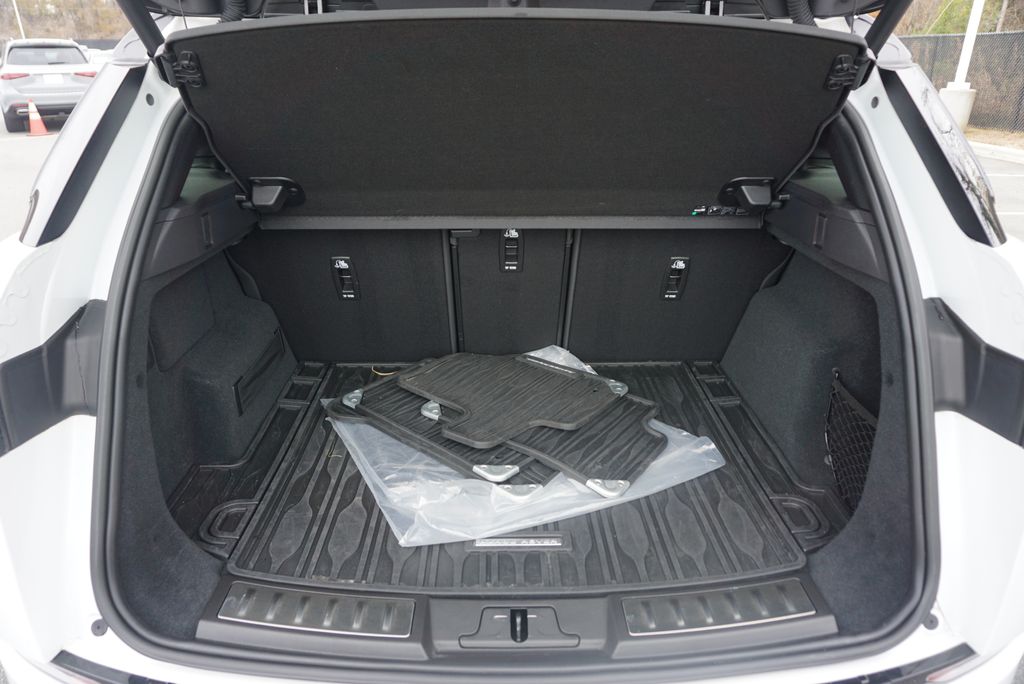 Thumbnail: 2023 Land Rover Range Rover Evoque - 18