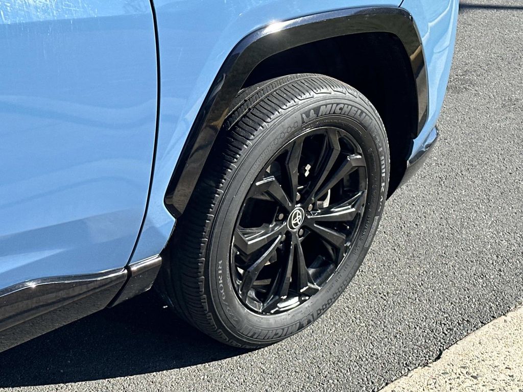 Thumbnail: 2022 Toyota RAV4 - 17