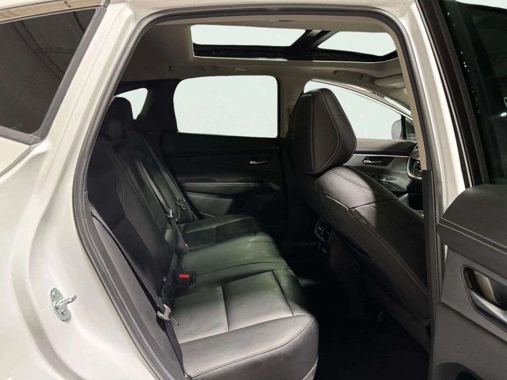 Certified Used 2025 Everest White Pearl Tricoat Nissan SL image 27