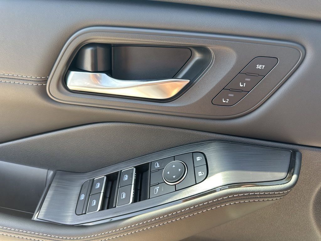 2025 Boulder Gray Pearl Nissan Rogue SL FWD SUV