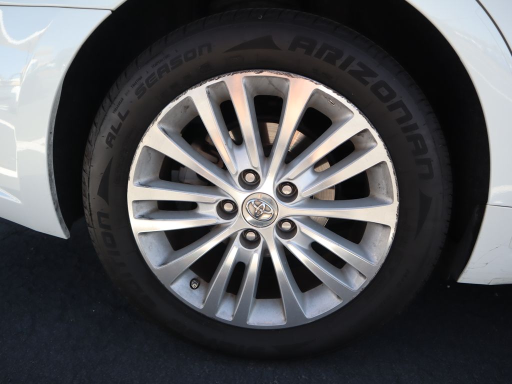 2014 Toyota Avalon XLE 17