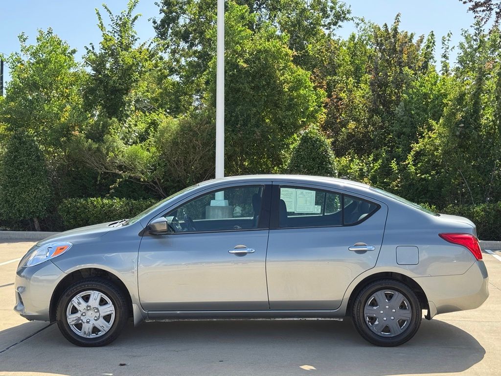 2012 Nissan Versa 1.6 SV - 9