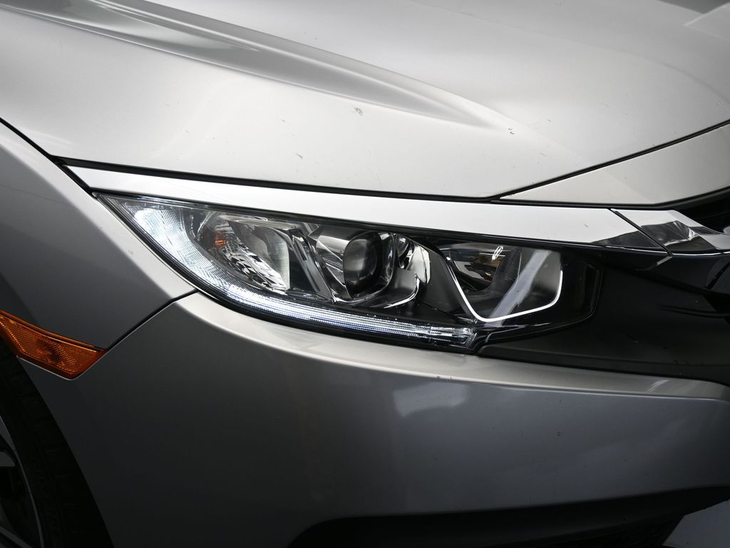 Used 2018 Silver Metallic Honda EX-T image 31