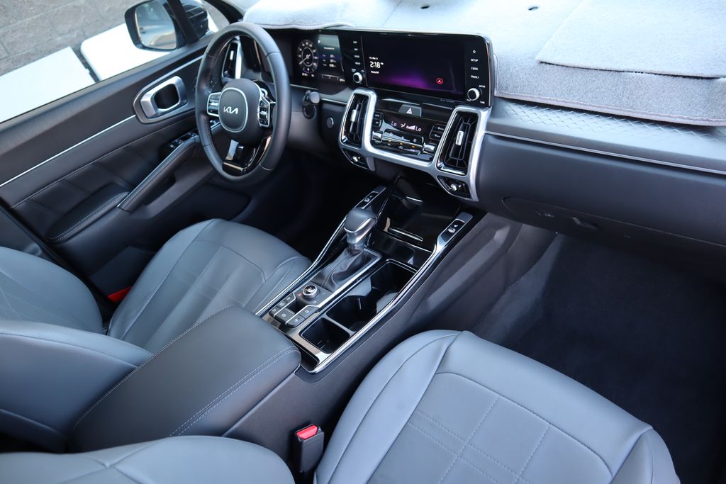Thumbnail: 2023 Kia Sorento - 17