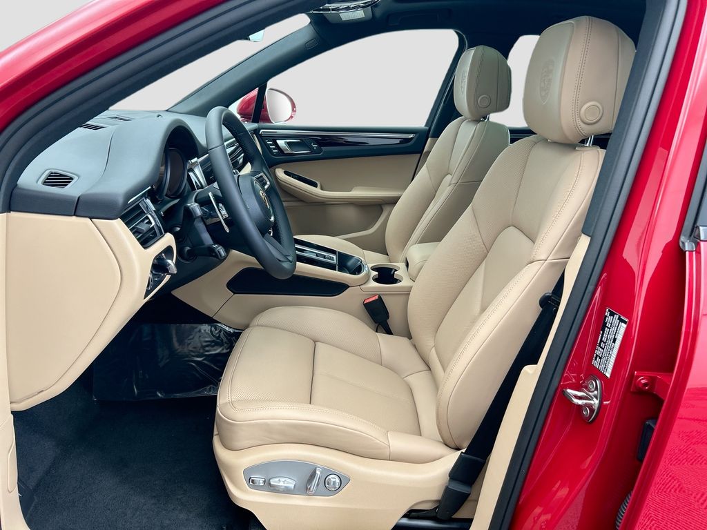 Thumbnail: 2026 Porsche Macan - 5