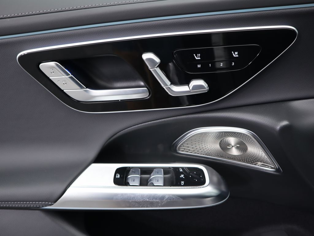 Thumbnail: 2025 Mercedes-Benz E-Class - 25