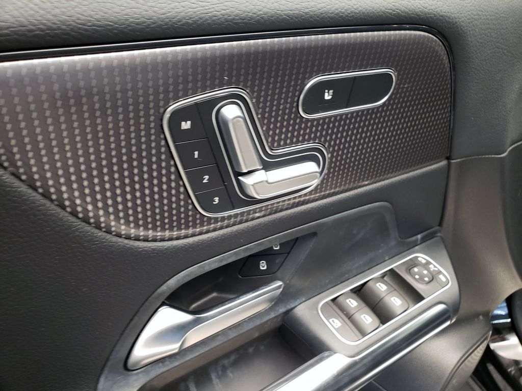 Thumbnail: 2021 Mercedes-Benz GLA - 10