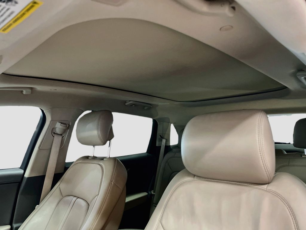 Used 2023 White Metallic Lincoln Reserve image 23