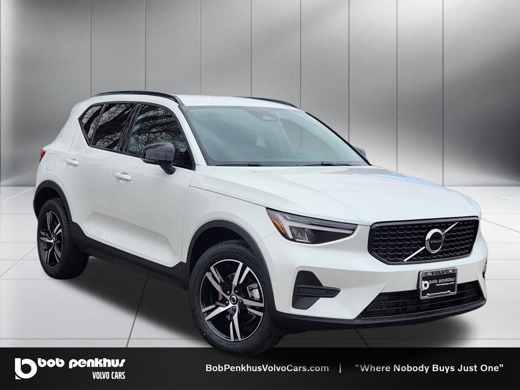 2026 Volvo XC40 B5 Core