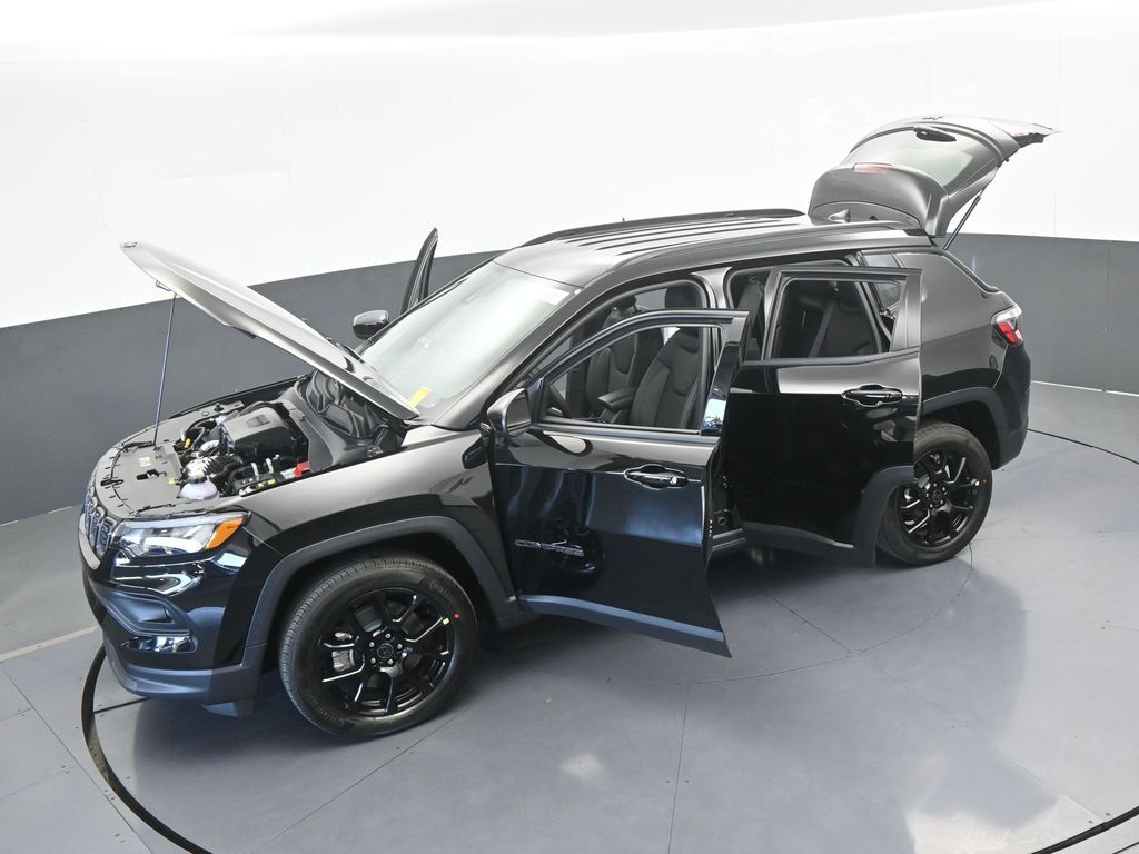 New 2026 Diamond Black Crystal Pearlcoat Jeep Latitude image 62