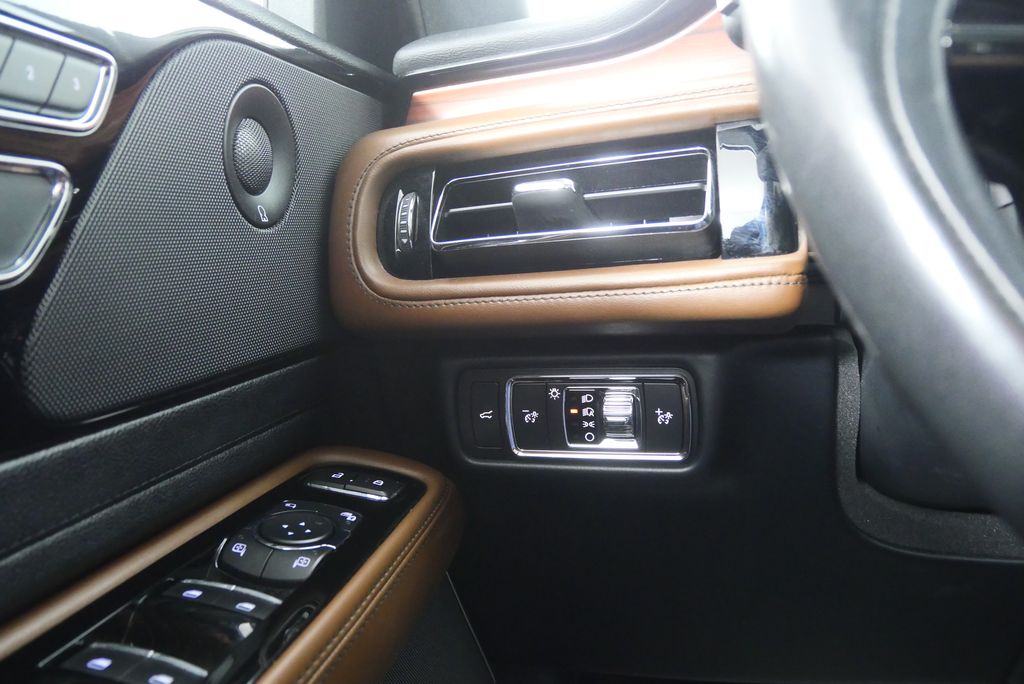 Thumbnail: 2022 Lincoln Aviator - 21