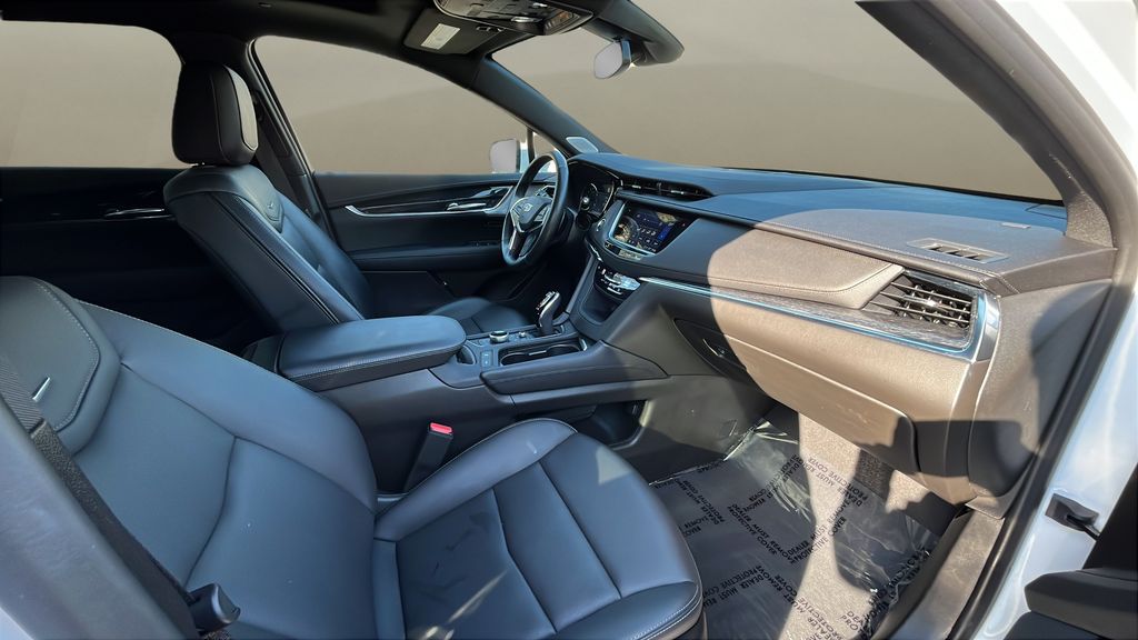 used 2023 Cadillac XT5 car, priced at $34,500