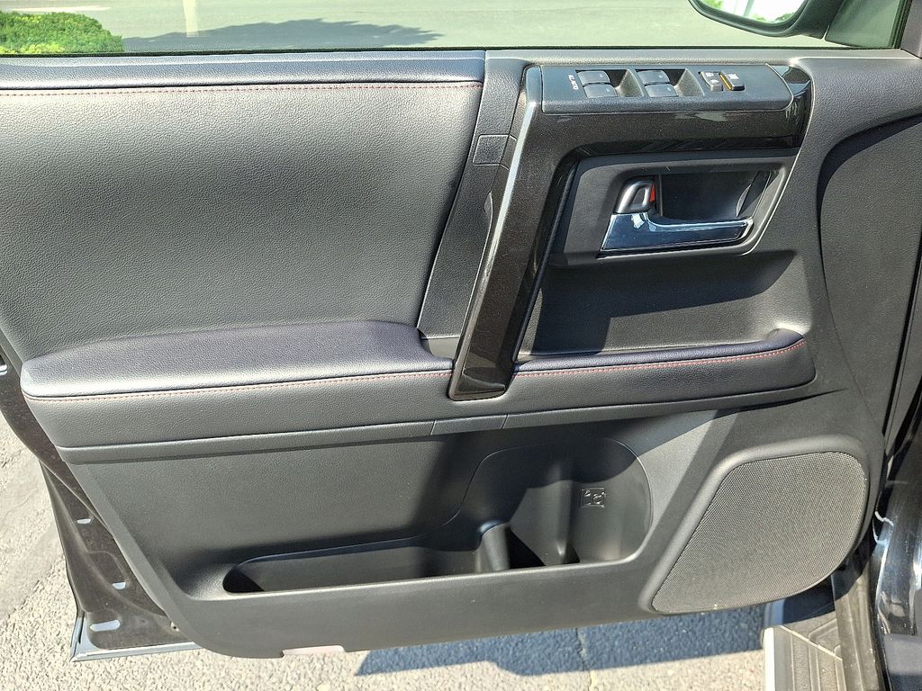2024 Toyota 4Runner TRD Off Road 13