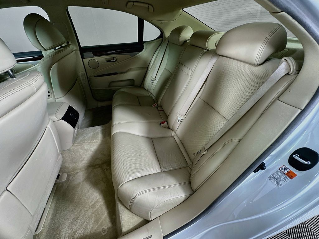 Thumbnail: 2016 Lexus LS - 25