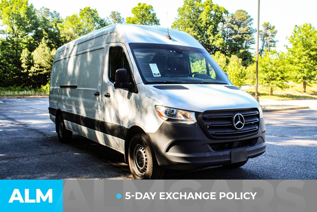Used 2023 White Mercedes-Benz Cargo 170 WB image 4