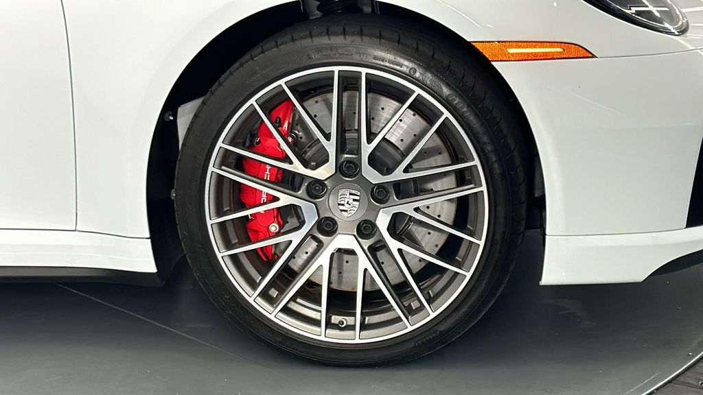 Thumbnail: 2022 Porsche 911 - 11