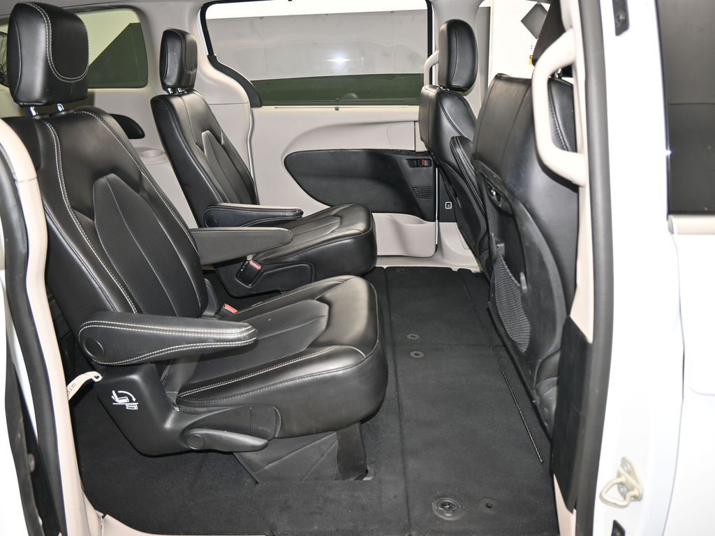 Used 2023 Bright White Clearcoat Chrysler Touring L image 40