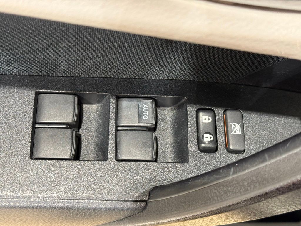 Thumbnail: 2015 Toyota Corolla - 15