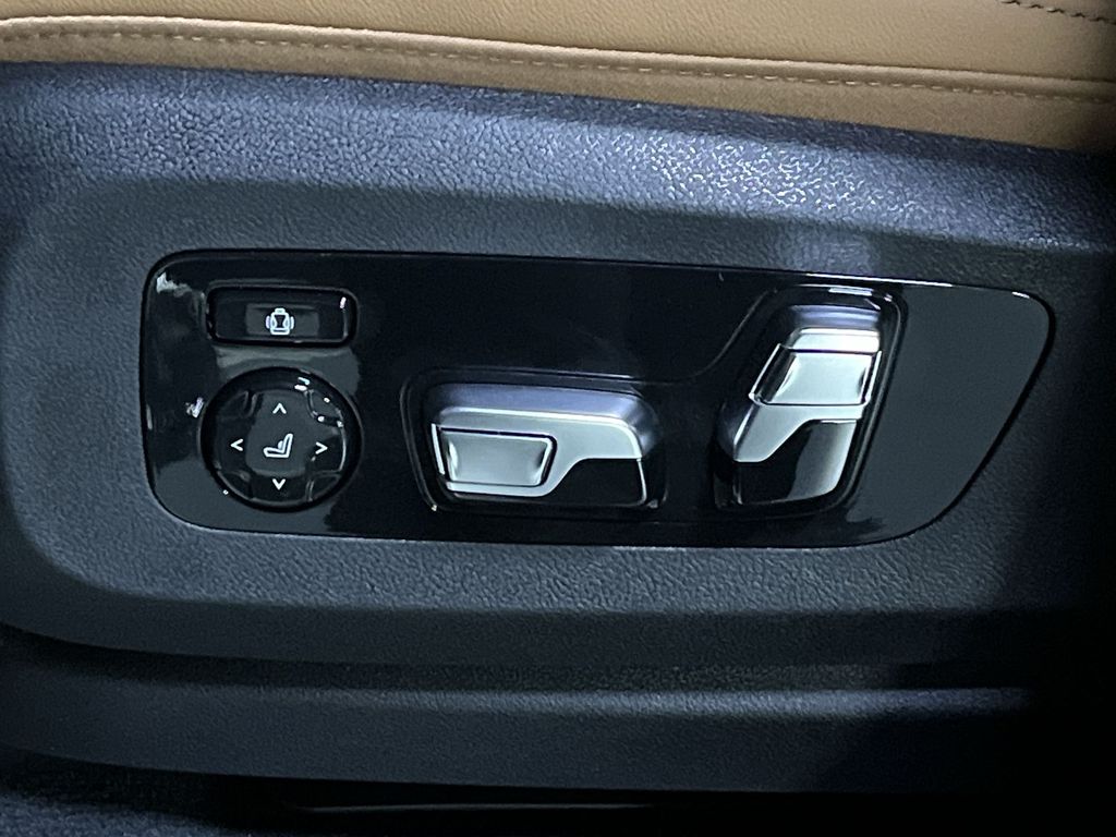 Thumbnail: 2026 BMW X5 - 12