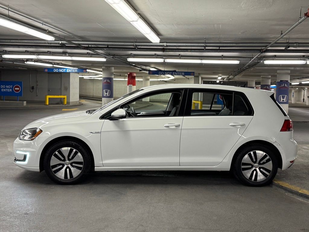 2016 Volkswagen e-Golf SE 27