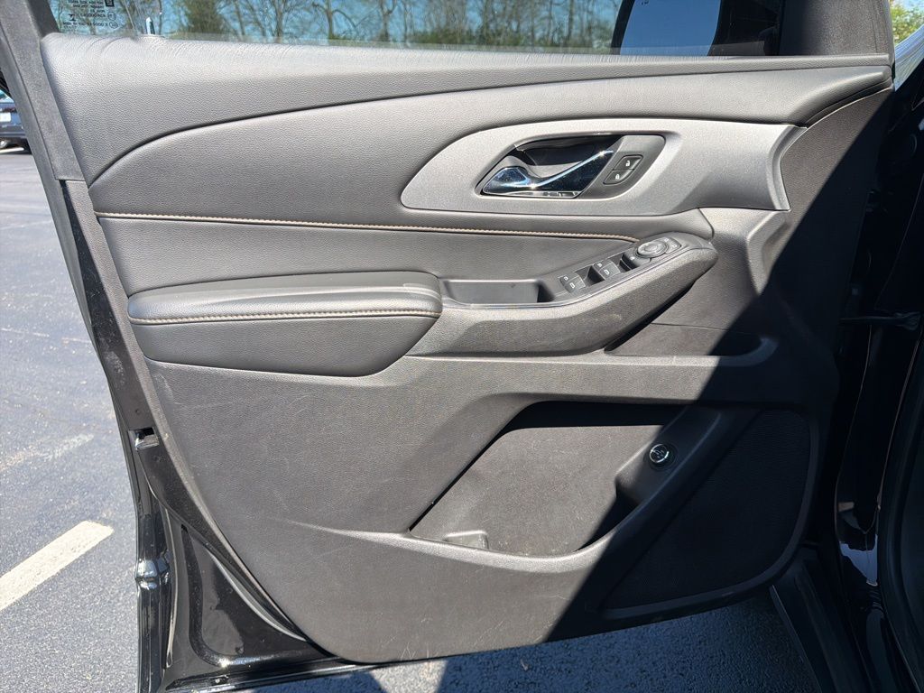 Thumbnail: 2018 Chevrolet Traverse - 28